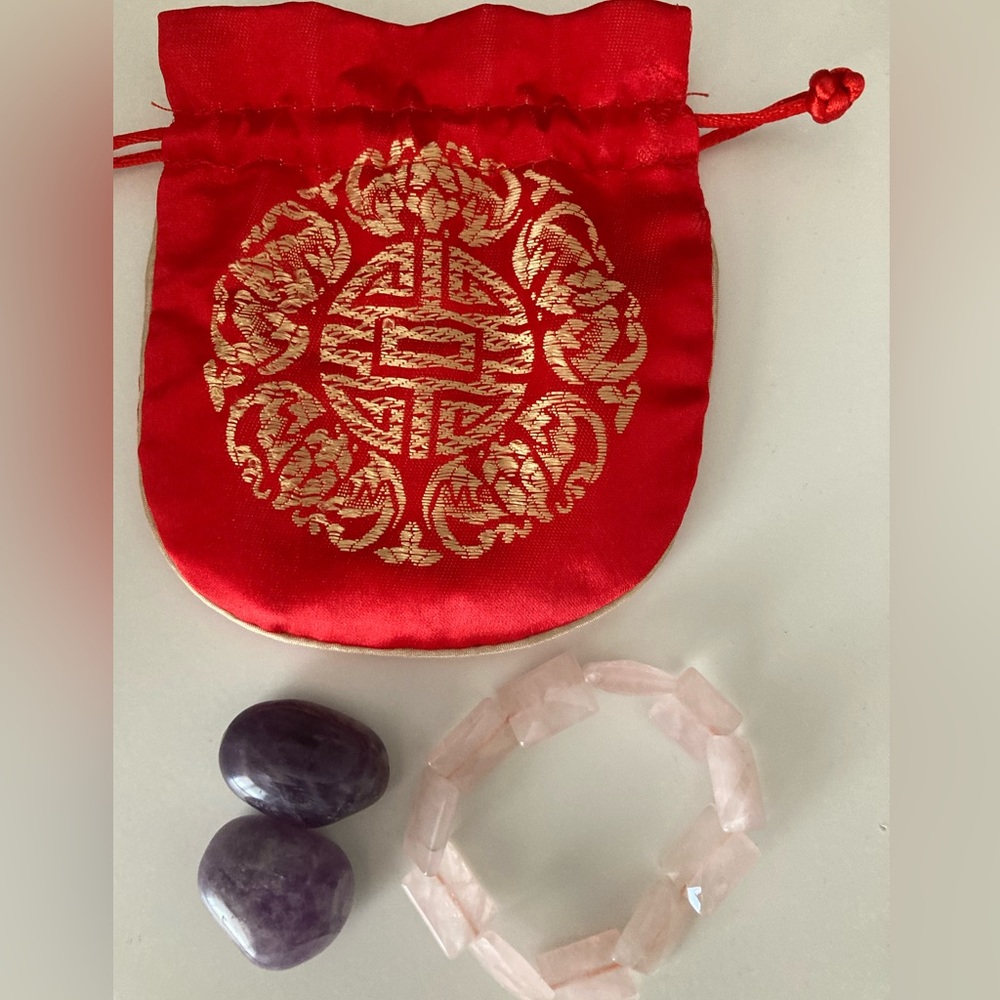Rose quarts bracelet and 2 amethyst stones in the gift bag